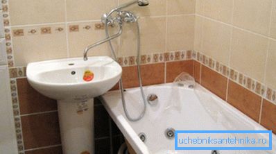 Ракавіна без змяшальніка можа эксплуатавацца з прыборам, замацаваным над ваннай. Ракавіна без змяшальніка можа эксплуатавацца з прыборам, замацаваным над ваннай.