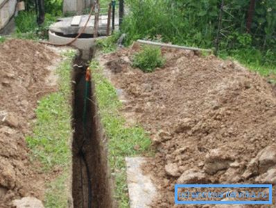 Распрацоўка адкрытых канаў лепш за ўсё падыходзіць для загараднай мясцовасці.