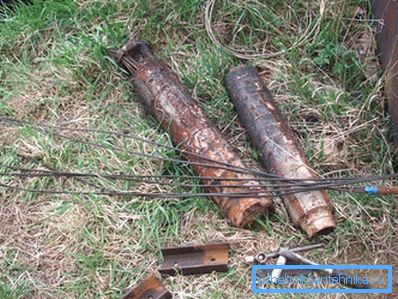 Іржа таксама нарастае на сценках трубы і паступова звужае прасвет. Іржа таксама нарастае на сценках трубы і паступова звужае прасвет.