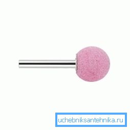 З дапамогай шарошки сядло крана чысціцца хутка і лёгка З дапамогай шарошки сядло крана чысціцца хутка і лёгка