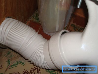 Самае слабае звяно - пластыкавы стык са стояков Самае слабае звяно - пластыкавы стык са стояков