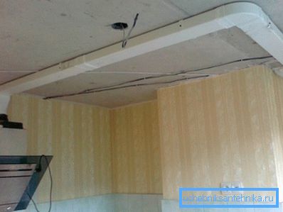 Самастойны мантаж плоскага вентканал на кухні Самастойны мантаж плоскага вентканал на кухні