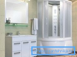 Лічыцца, што вуглавыя канструкцыі больш практычныя і прасцей ўпісваюцца ў інтэр'ер, але пры правільным падыходзе да дызайну нават квадратную кабіну з вялікімі габарытамі можна ўсталяваць так, каб яна не толькі не замінала, але і стала сапраўдным фарбаваннем памяшкання