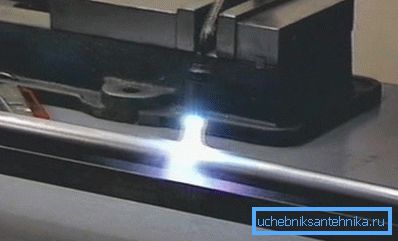 Згінанне вырабаў пры дапамозе награвання.