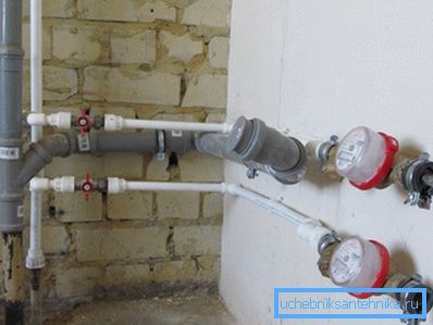 Шаравыя вентыля на падводках водазабеспячэння. Шаравыя вентыля на падводках водазабеспячэння.