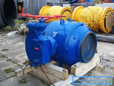 Шаравой кран ДУ1000 РУ25 выкананы ў цельносварной корпусе. Шаравой кран ДУ1000 РУ25 выкананы ў цельносварной корпусе.