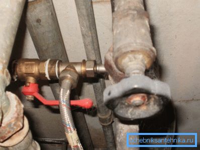 Шаравой кран выдатна ўпісваецца не толькі ў новую, але і ў старую вадаправодную сістэму Шаравой кран выдатна ўпісваецца не толькі ў новую, але і ў старую вадаправодную сістэму