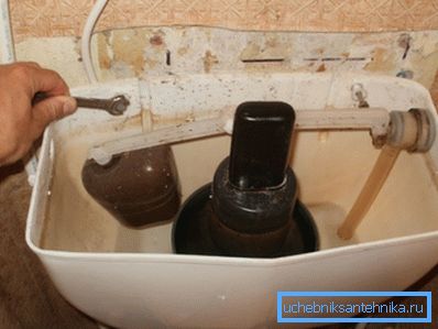 Зліўны бачок ўжо аджыў сваё Зліўны бачок ўжо аджыў сваё