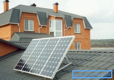 Сонечныя панэлі на даху дапамагаюць эканоміць Сонечныя панэлі на даху дапамагаюць эканоміць