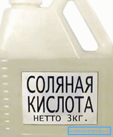 Саляная кіслата ў поліэтыленавай каністры.