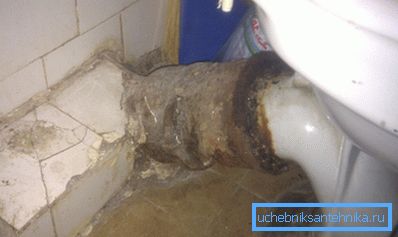 Старыя чыгунныя вырабы замяніць вельмі складана - гэты працэс патрабуе дэмантажу большай частцы каналізацыйнай сістэмы Старыя чыгунныя вырабы замяніць вельмі складана - гэты працэс патрабуе дэмантажу большай частцы каналізацыйнай сістэмы