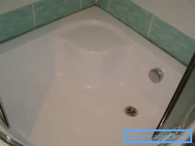 Шкляная душавая кабінка з глыбокім паддонам 90х90 см і дновым клапанам