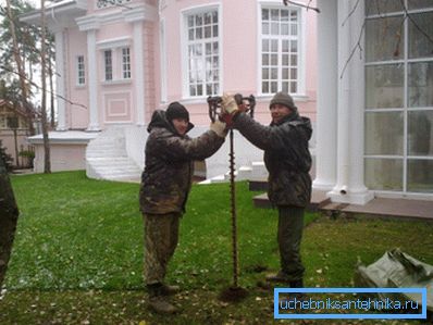 Будаўніцтва водазаборных свідравіны на прысядзібным участку
