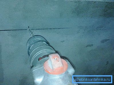 Свідраванне бетоннай сцяны