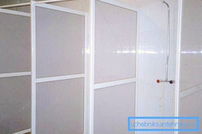 Так выглядаюць перагародкі для душавой кабіны з пластыка.