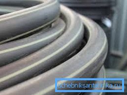 Тэхнічныя вырабы падобнага тыпу вельмі часта выконваюцца ў гладкім выглядзе і маюць пэўную маркіроўку, якая адпавядае кабелю, размешчанага ў іх
