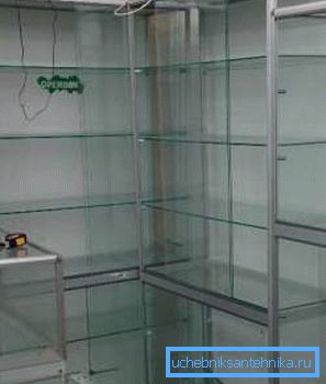Гандлёвае абсталяванне, створанае на аснове профільных сістэм з алюмінія
