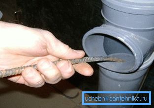 Трос можа быць выкарыстаны і пры засмечваючы стояка.