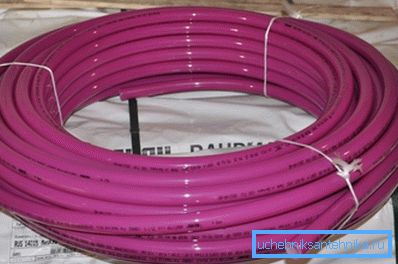 Труба ацяплення Рэха Rautitan Pink пастаўляецца ў бухтах. Труба ацяплення Рэха Rautitan Pink пастаўляецца ў бухтах.