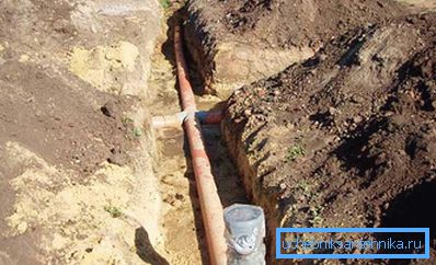 Труба пракладзеная неглыбока