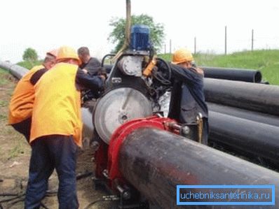 Трубы вялікага дыяметра патрабуюць наяўнасці спецыяльнага абсталявання, якое разлічана на такую працу Трубы вялікага дыяметра патрабуюць наяўнасці спецыяльнага абсталявання, якое разлічана на такую працу
