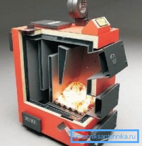 Цвёрдапаліўны агрэгат у разрэзе.