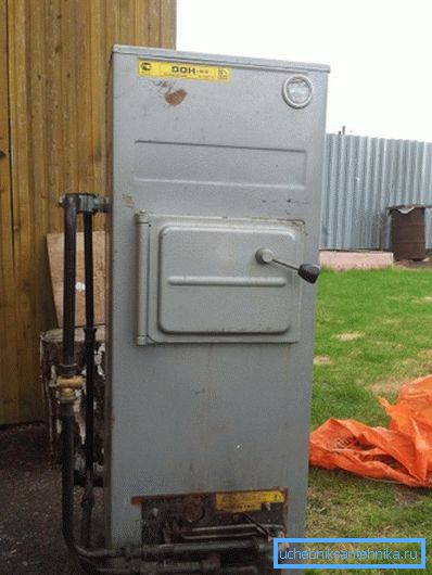 Цвёрдапаліўны кацёл з усталяванай газавай гарэлкай Цвёрдапаліўны кацёл з усталяванай газавай гарэлкай