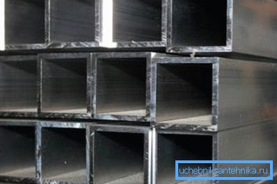 Улічваючы антыкаразійныя ўласцівасці такой прадукцыі яе можна складаваць нават пад адкрытым небам, але прымаючы пад увагу высокі кошт, гэтага імкнуцца не рабіць Улічваючы антыкаразійныя ўласцівасці такой прадукцыі яе можна складаваць нават пад адкрытым небам, але прымаючы пад увагу высокі кошт, гэтага імкнуцца не рабіць