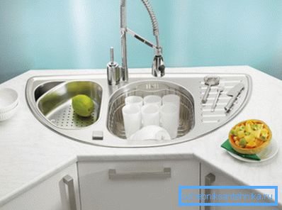 Кутняя мыйка з нержавейкі Кутняя мыйка з нержавейкі