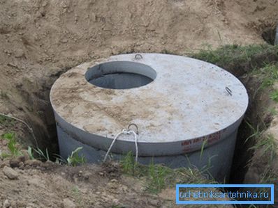 Усталёўваем вечка з адтулінай. Усталёўваем вечка з адтулінай.