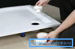 Усталёўваем зліўны клапан.