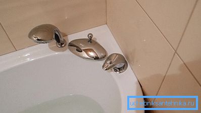 Ўстаноўка кутняя змяшальніка для вады на борт ванны Ўстаноўка кутняя змяшальніка для вады на борт ванны