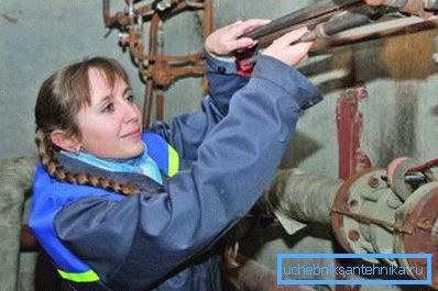 Ліквідацыю паломак сталёвых труб патрабуе вялікіх высілкаў. Ліквідацыю паломак сталёвых труб патрабуе вялікіх высілкаў.