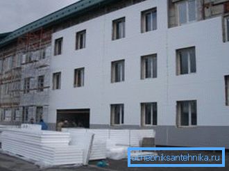 Ўцяпленне фасада здольна скараціць страты цяпла ўдвая. Ўцяпленне фасада здольна скараціць страты цяпла ўдвая.