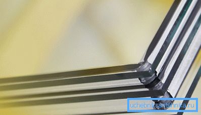 У халодных рэгіёнах выкарыстоўваюцца, у прыватнасці, многокамерные шклопакеты з энергазберагальнымі шклом, паменшвалымі страты за кошт цеплавога выпраменьвання. У халодных рэгіёнах выкарыстоўваюцца, у прыватнасці, многокамерные шклопакеты з энергазберагальнымі шклом, паменшвалымі страты за кошт цеплавога выпраменьвання.