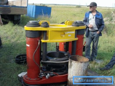 У працэсе бурэння можа спатрэбіцца ўстаноўка прамежкавых обсадных калон. У працэсе бурэння можа спатрэбіцца ўстаноўка прамежкавых обсадных калон.