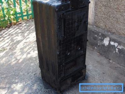 У ранніх мадэлях цвёрдапаліўных катлоў ні пра якую аўтаматыцы не магло быць і гаворкі У ранніх мадэлях цвёрдапаліўных катлоў ні пра якую аўтаматыцы не магло быць і гаворкі