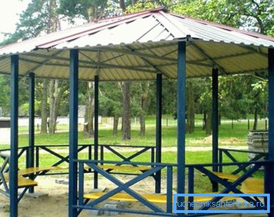 Вага профільнай трубы 80х80х3 дазваляе ствараць надзейныя альтанкі, якія пры неабходнасці можна пераносіць з месца на месца Вага профільнай трубы 80х80х3 дазваляе ствараць надзейныя альтанкі, якія пры неабходнасці можна пераносіць з месца на месца