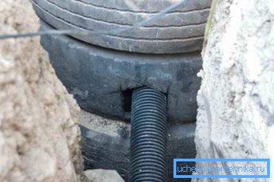 Уваход сістэмы ў сэптык таксама вырабляецца на ўзроўні ніжэй пункту прамярзання грунта Уваход сістэмы ў сэптык таксама вырабляецца на ўзроўні ніжэй пункту прамярзання грунта