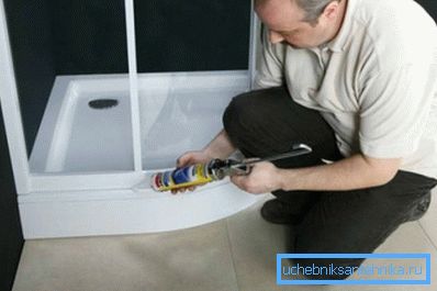 Усе швы і злучэнні варта ўшчыльняць герметыкам.