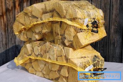 Выбраўшы ў якасці другога віду паліва дровы, можна атрымаць частковую ці поўную незалежнасць ад цэнтральнай магістралі і паставак газу ў рэгіён Выбраўшы ў якасці другога віду паліва дровы, можна атрымаць частковую ці поўную незалежнасць ад цэнтральнай магістралі і паставак газу ў рэгіён