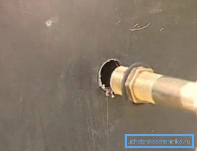 Замацаванне вузла абавязкова вырабляецца з выкарыстаннем гумовых пракладак Замацаванне вузла абавязкова вырабляецца з выкарыстаннем гумовых пракладак