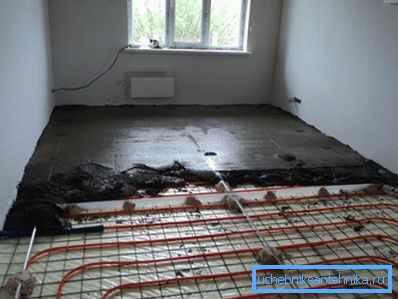 Заліванне цёплай падлогі бетонам