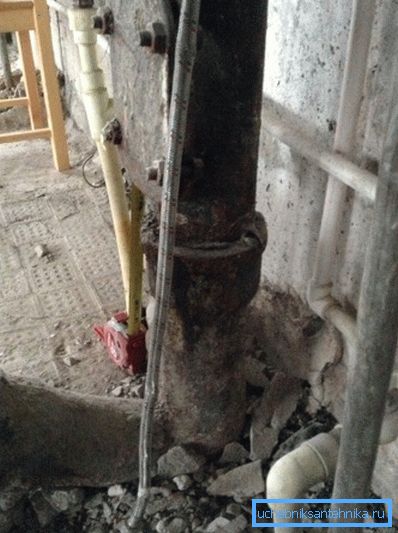 Замена стояков ў кватэры не зберажэ вас ад цеч у перакрыцці. Замена стояков ў кватэры не зберажэ вас ад цеч у перакрыцці.