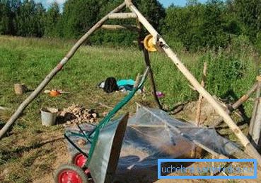 Тут прыстасаванне было зроблена сваімі рукамі і з падручных сродкаў, калі яно гарантаванае вытрымае 500-600 кг, то можна выкарыстоўваць і такое, хоць даверу яно і не выклікае